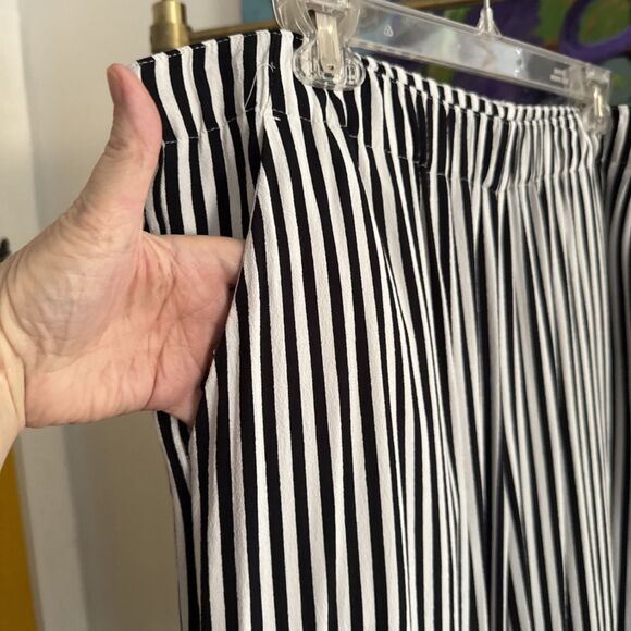 Express Culottes Crop Wide Leg Pants Oversized Pull On Black White Striped L - Picture 3 of 5